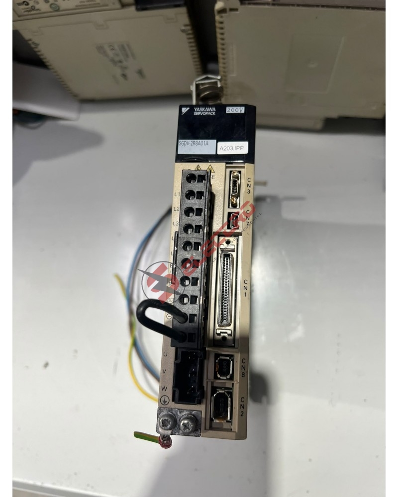 Yaskawa SGDV-2R8A01A : ServoPack Sigma-V 400W, Triphasé
